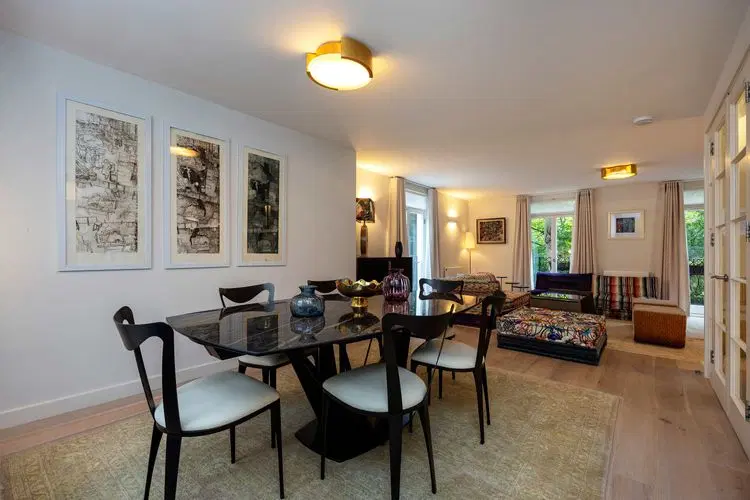 Sophisticated Splendour image 1