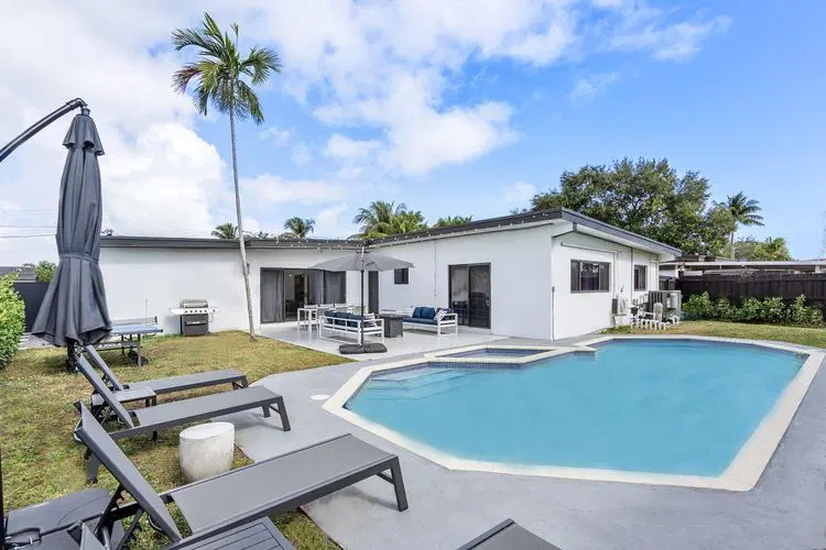 The Tides Villa image 2