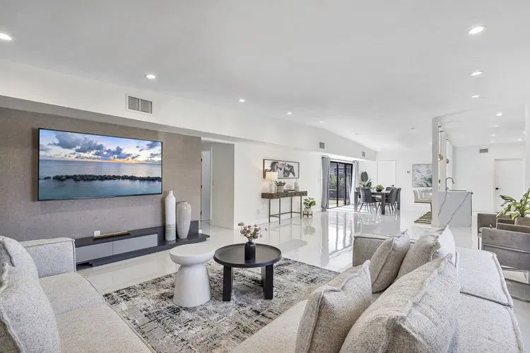 The Tides Villa image 3