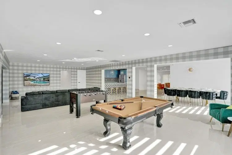1141  N Northlake image 2