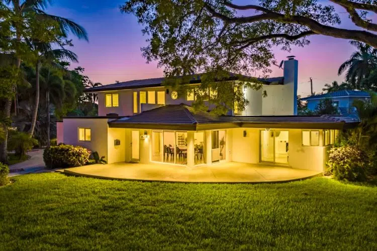Waterfront Hollywood Gem