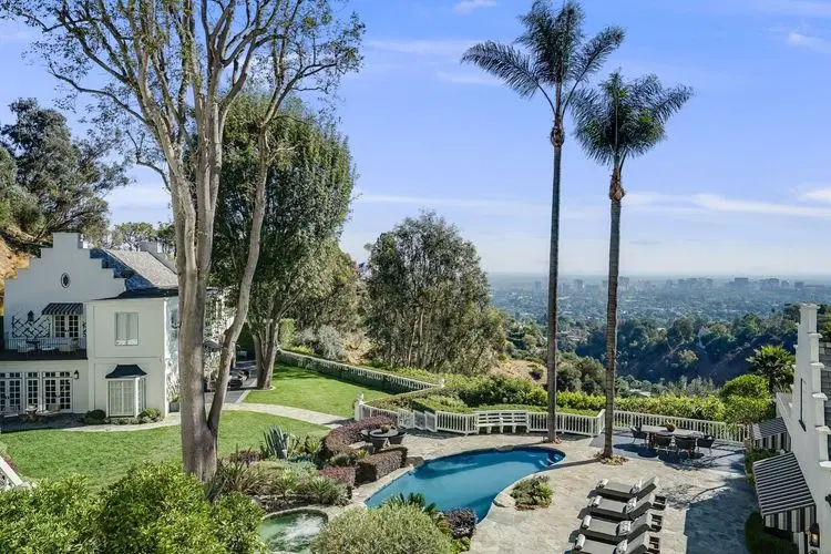 Summitridge Villa image 3
