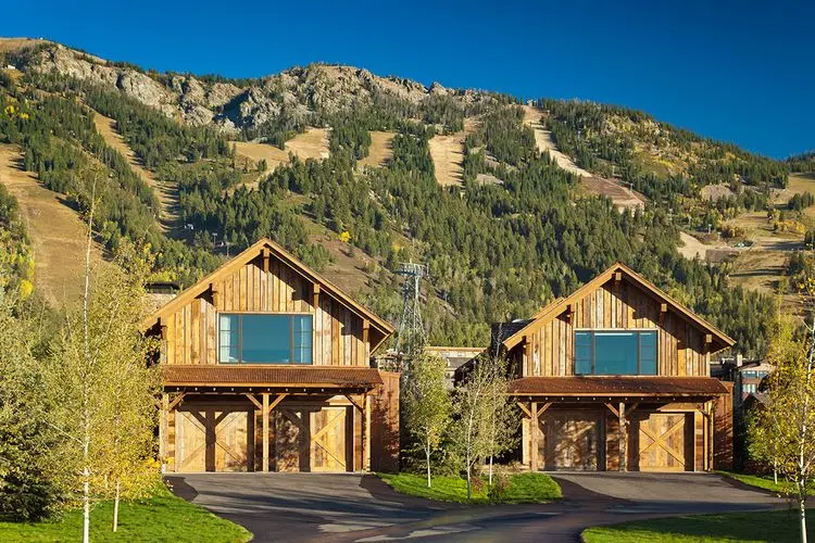 Fish Creek Lodge 02 image 2