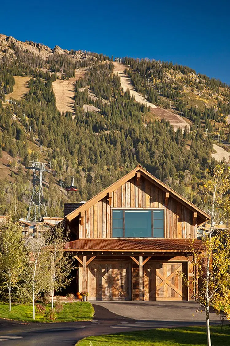 Fish Creek Lodge 02 image 3