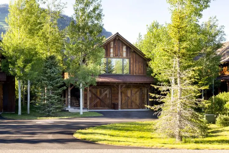 Fish Creek Lodge 08