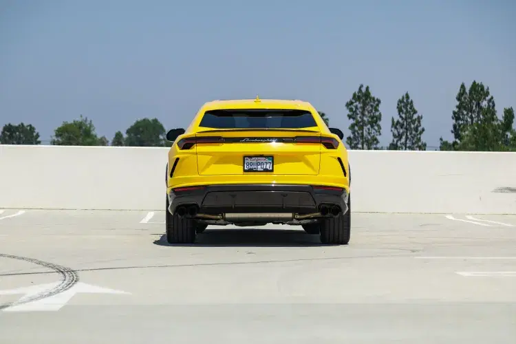 Lamborghini Urus image 2