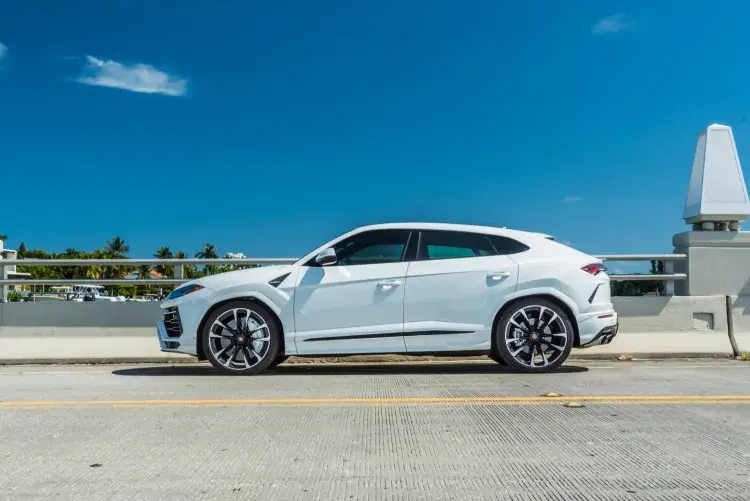 Lamborghini Urus image 2
