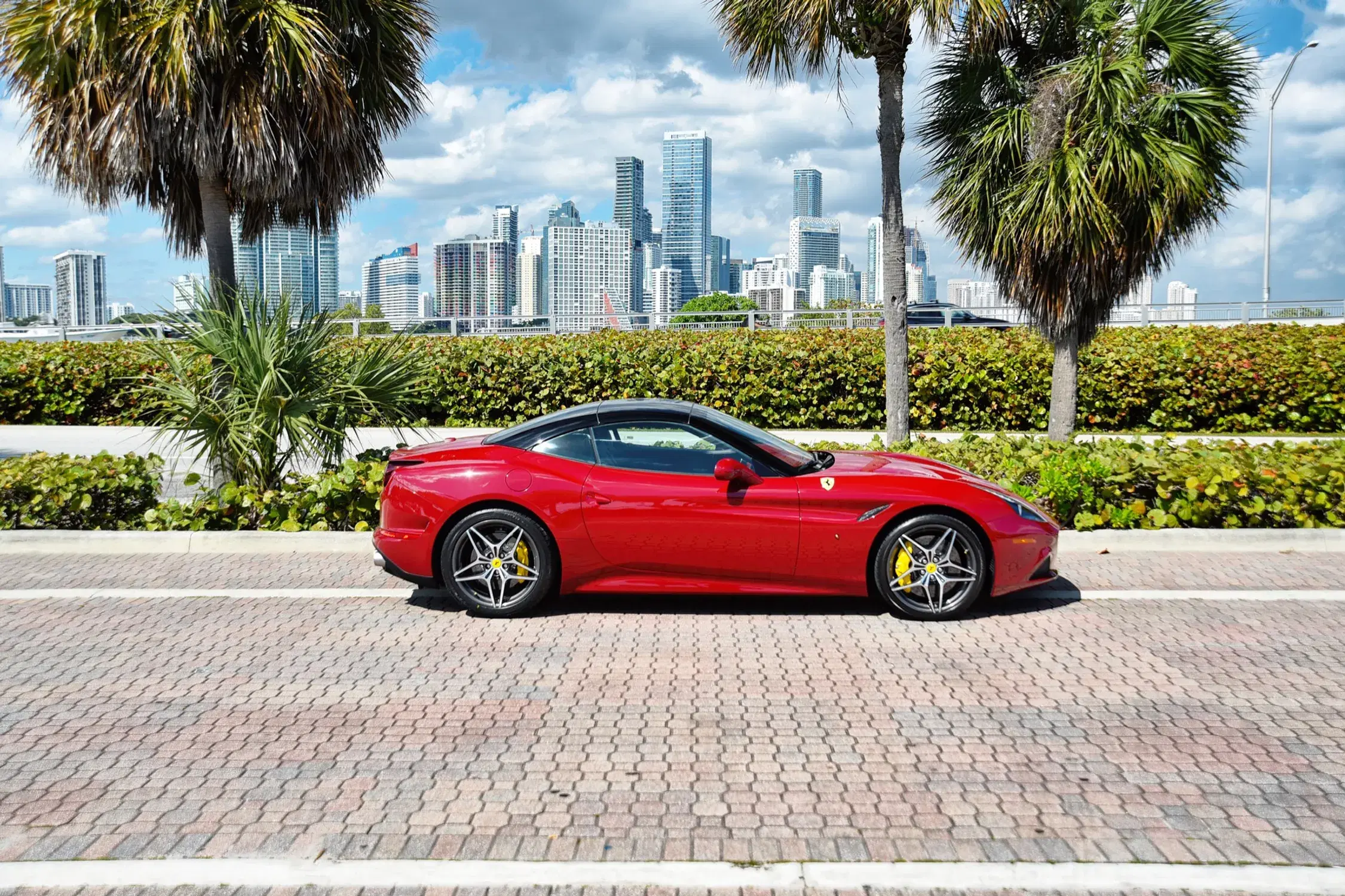 Ferrari California T image 5