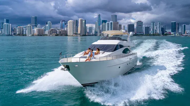80' Azimut image 3