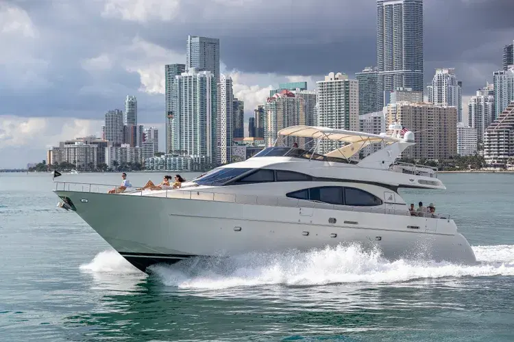 80' Azimut image 4