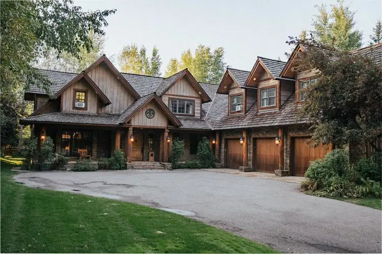 Shoshone Lodge image 1