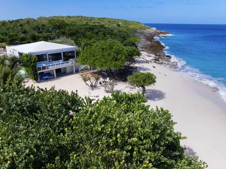 Isla Bella image 2