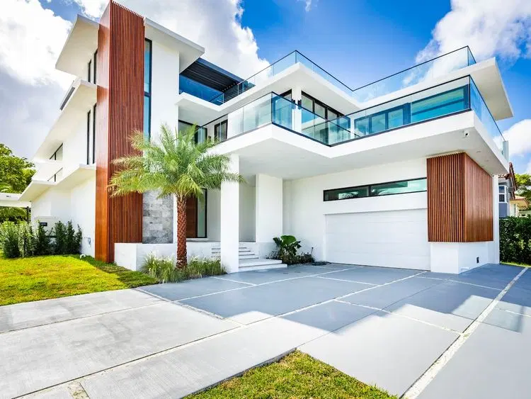Modern Waterfront Villa w/ Pool, Rooftop & dock