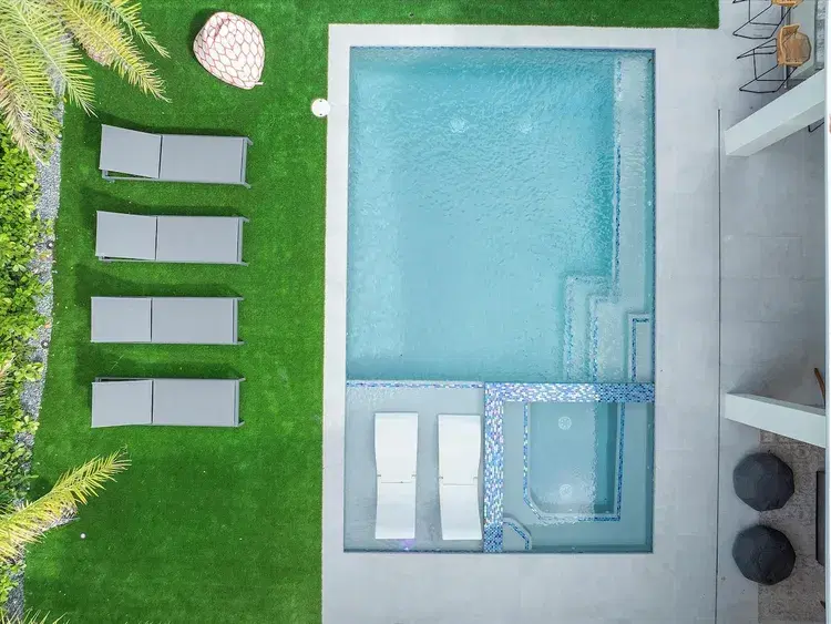Vizcaya Retreat - PRIME Location! Style & Comfort