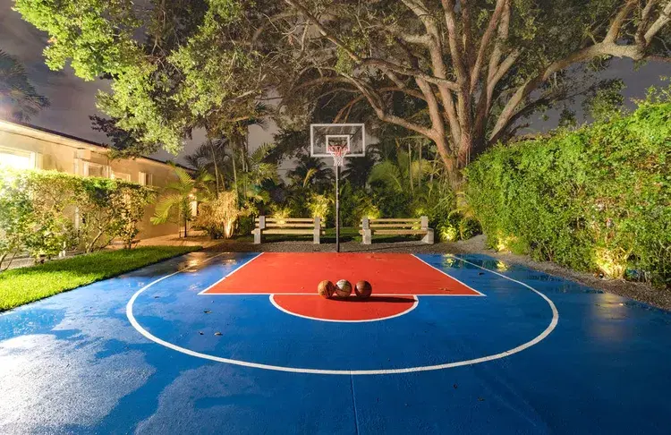 Villa Oahu | Luxe & Fun Miami Getaway | Basketball | Fire Pit | Mini Golf