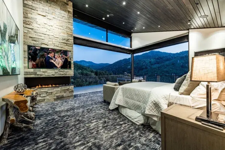 High-End Haven - Toll Canyon View image 2