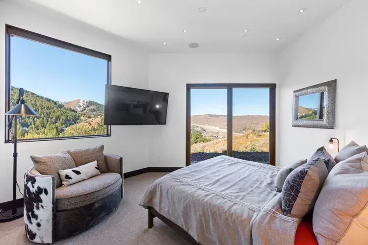High-End Haven - Toll Canyon View image 4
