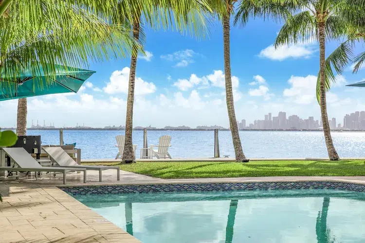 Bayfront Villa Heated Pool Amazing Views and Beach