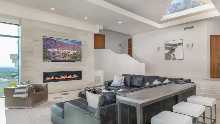 Top Shelf Manor - An Exceptional Luxury Estate! image 5
