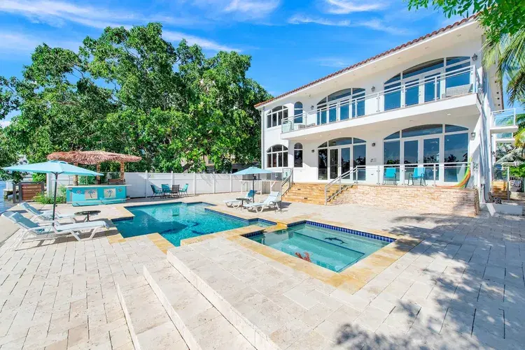 Waterfront Villa Jacuzzi Heated Pool Private Dock in North Bay Village