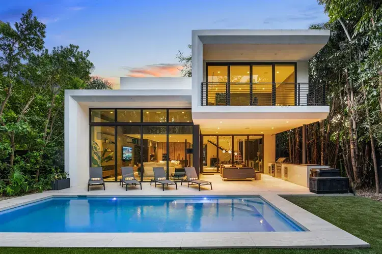 Villa Strata: Ultra Modern Private 5 BED with Pool