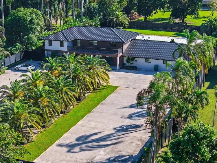 Palm Estate Luxury 6BR Estate w/ Heated Pool & Huge Parking