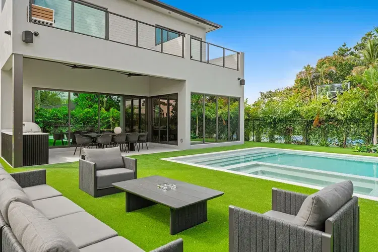 Villa Indigo | 8BR Modern Spa Estate – Pool, Sauna, Cold Plunge & Full Ensuite