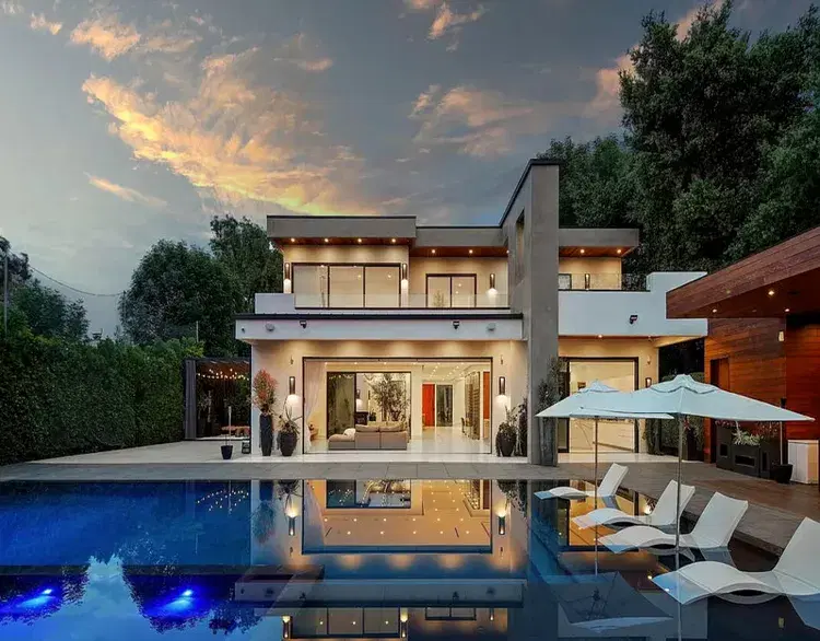Tarzana Oasis