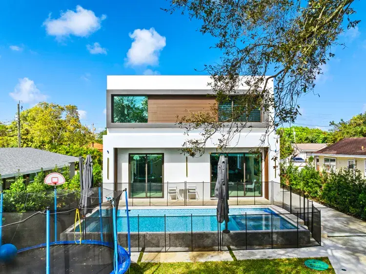 Luxury 5 Bed Villa With Pool - North Miami Beach
