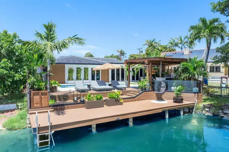 Modern 6-Bedroom Lake Front Villa | Miami, FL